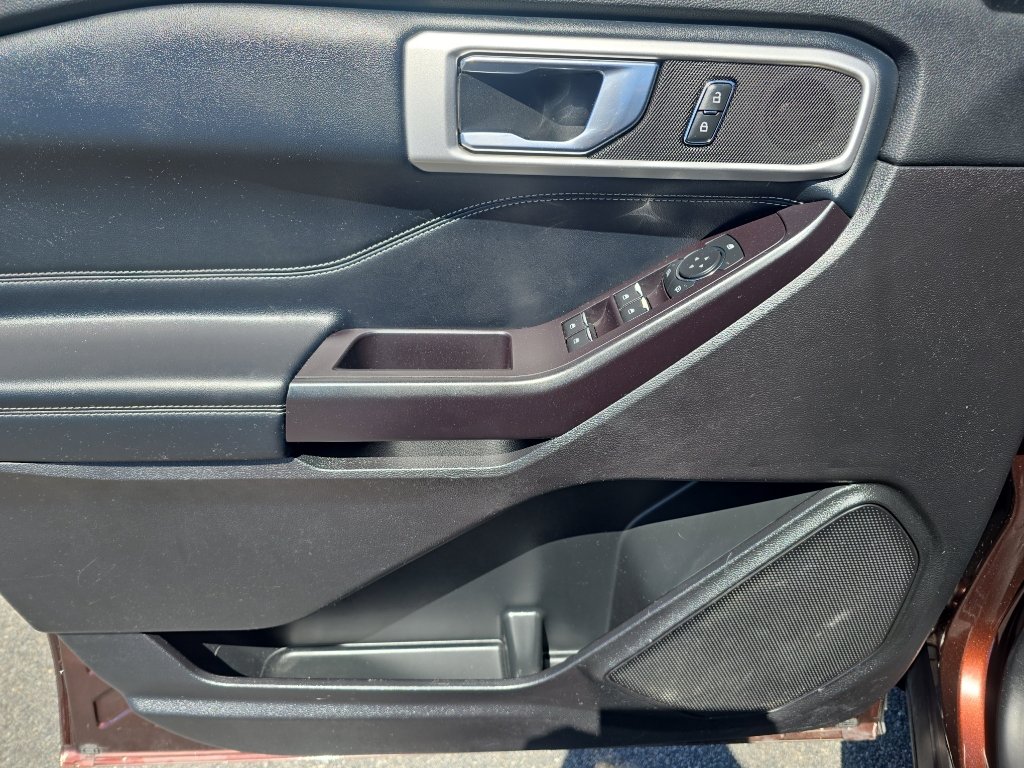 Used 2020 Ford Explorer XLT w/ Equipment Group 202A AWD/4WD image 26