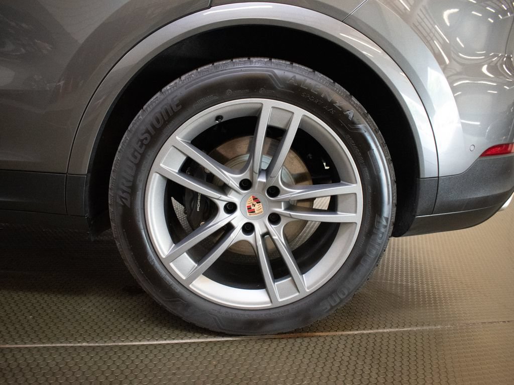 Certified 2026 Porsche Cayenne E-Hybrid AWD/4WD image 13