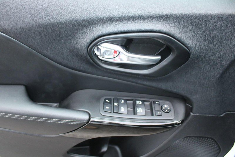 Used 2023 Jeep Cherokee Altitude Lux image 9