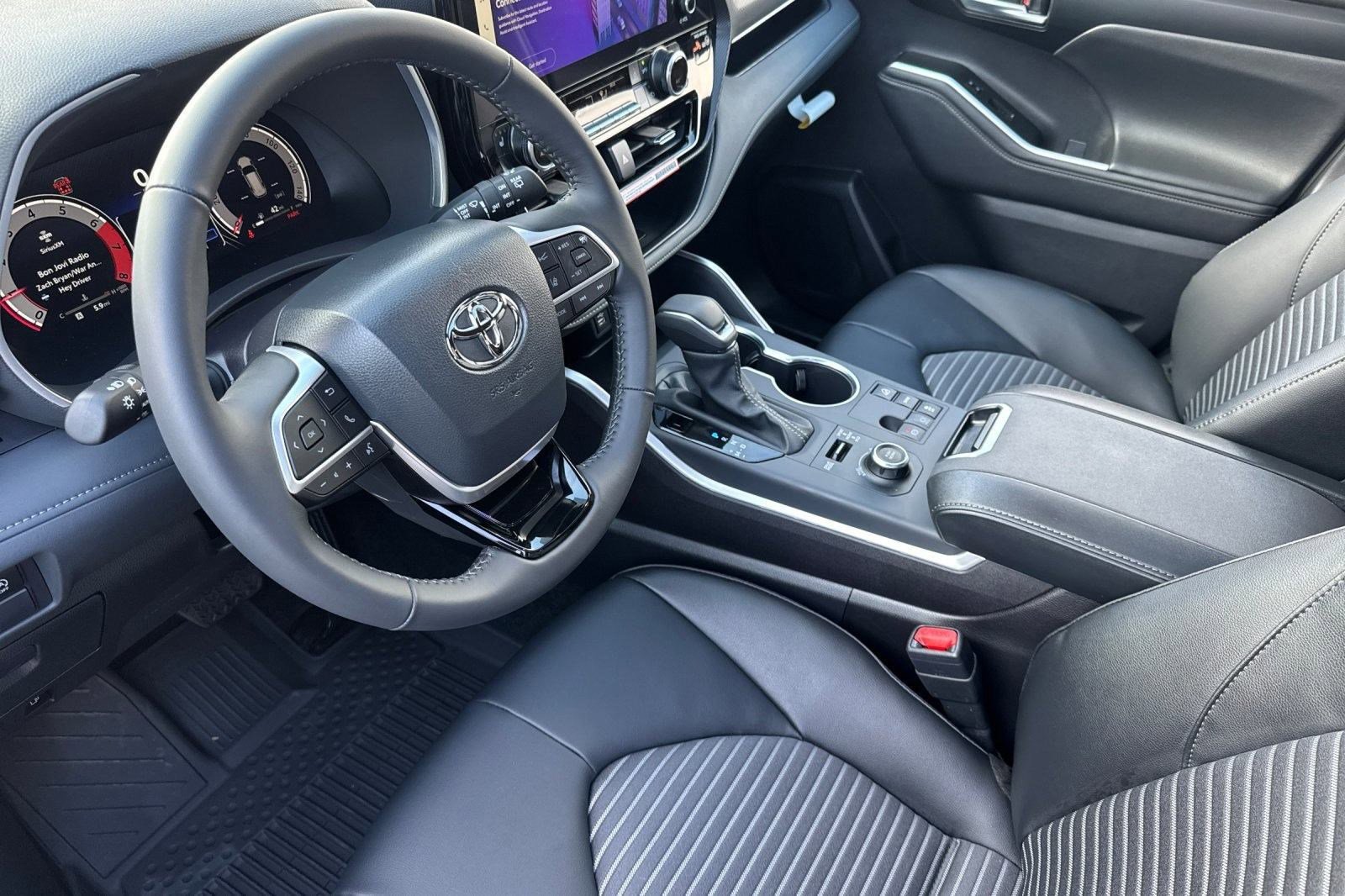 New 2026 Toyota Highlander XLE image 4