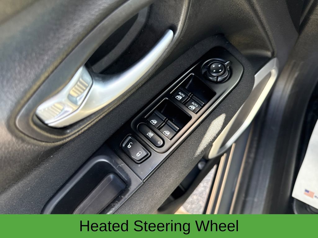 Used 2020 Jeep Renegade Latitude w/ Cold Weather Group image 14