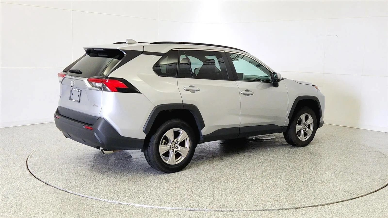 Used 2024 Toyota RAV4 XLE FWD image 8