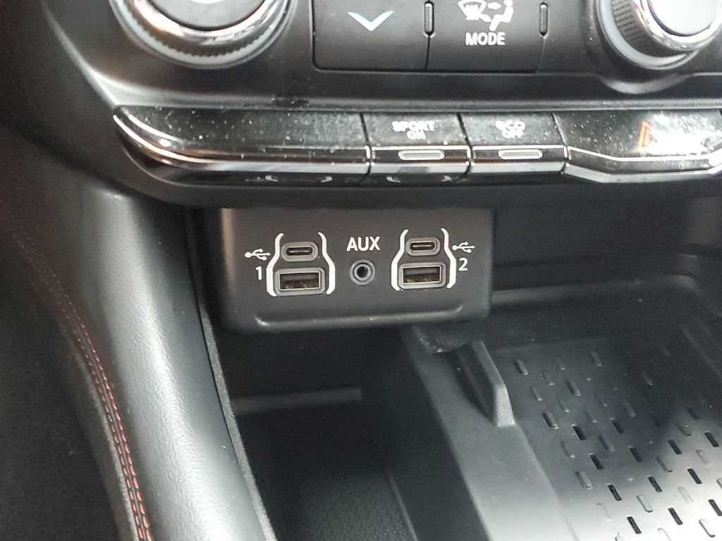 Certified 2025 Dodge Durango R/T w/ Blacktop Package AWD/4WD image 28
