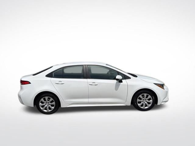 Used 2024 Toyota Corolla LE FWD image 2