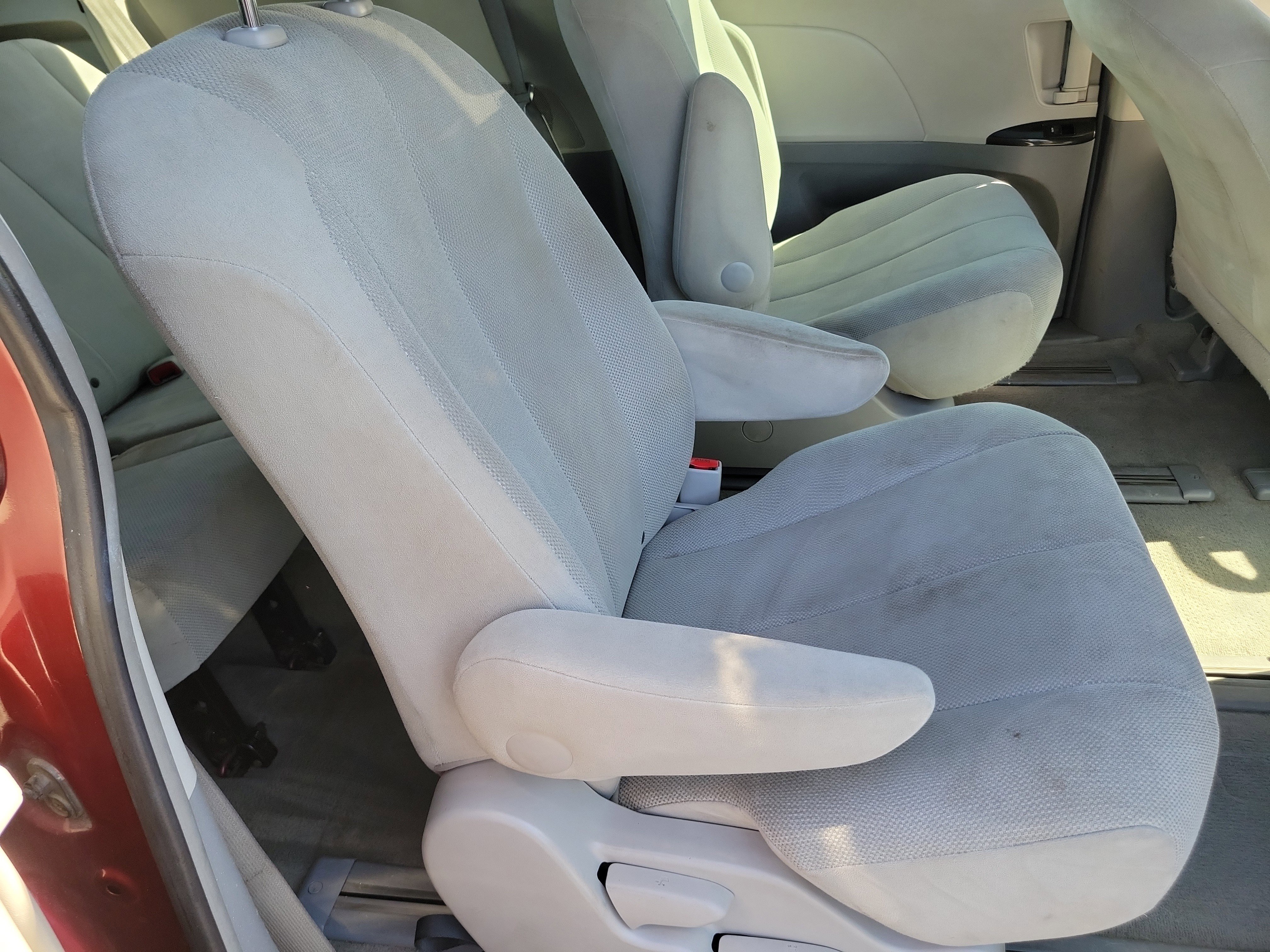 Used 2013 Toyota Sienna L w/ Towing Pkg image 22