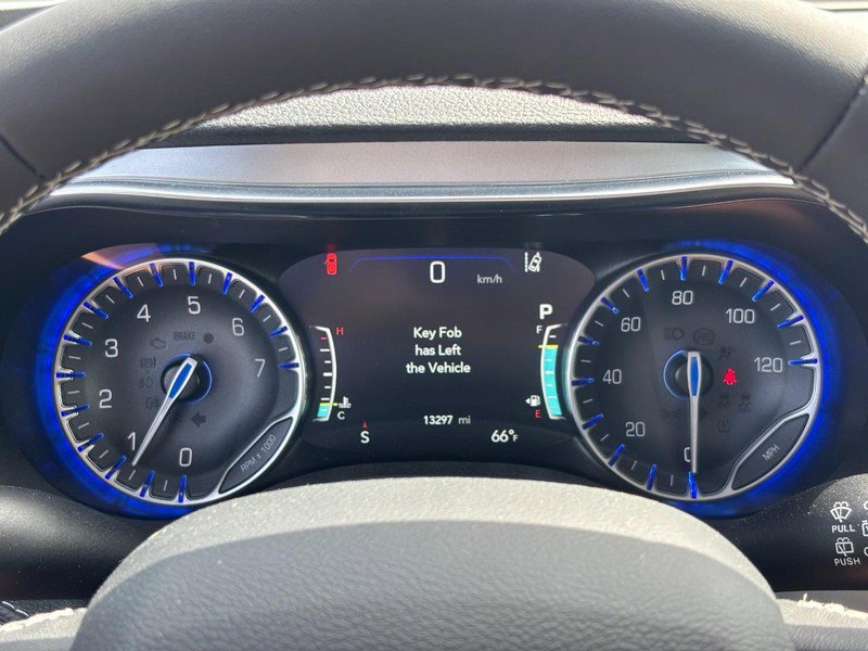 Used 2026 Chrysler Pacifica Limited FWD image 20