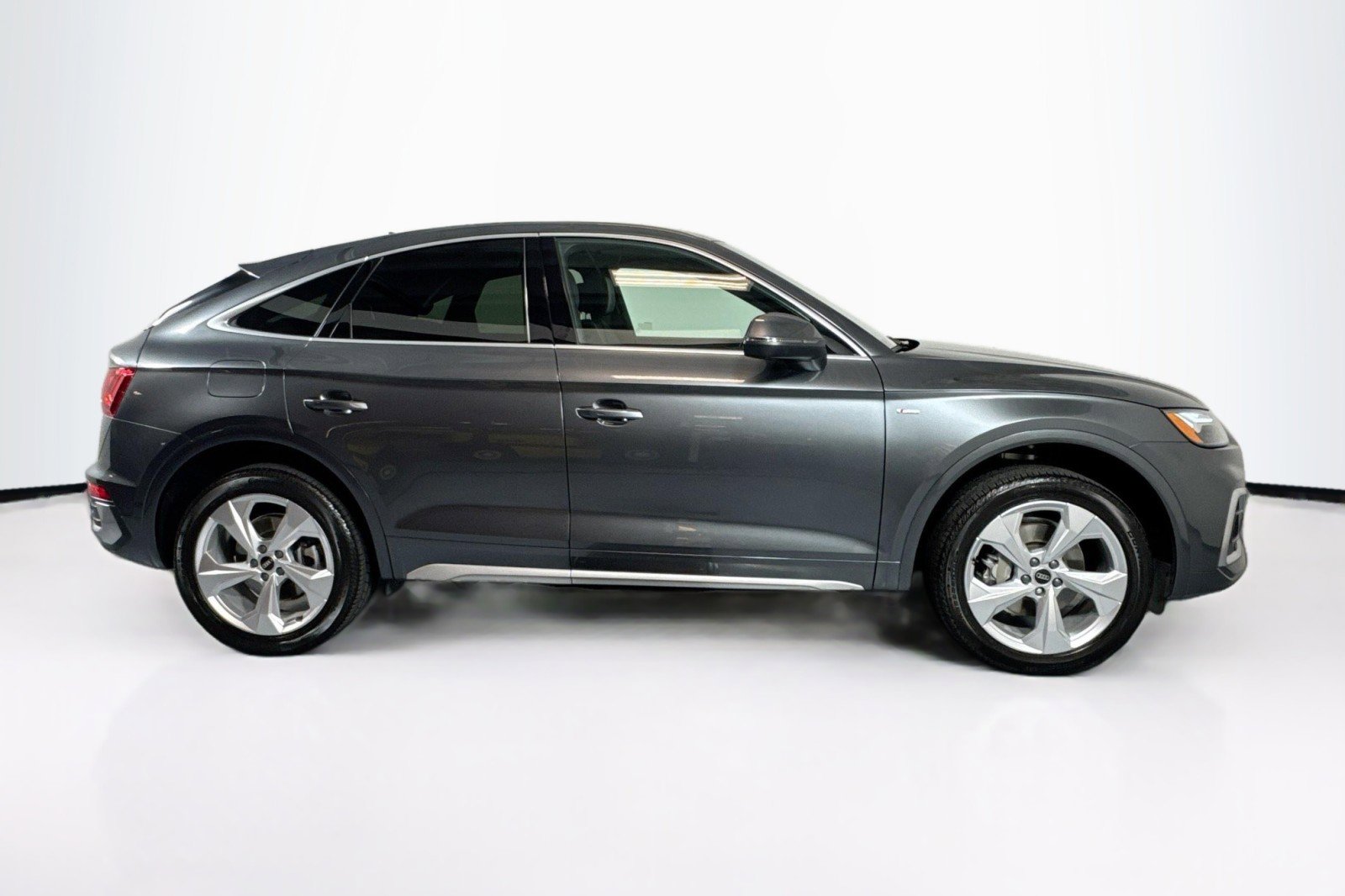 Used 2022 Audi Q5 2.0T Premium Plus w/ Premium Plus Package AWD/4WD image 4