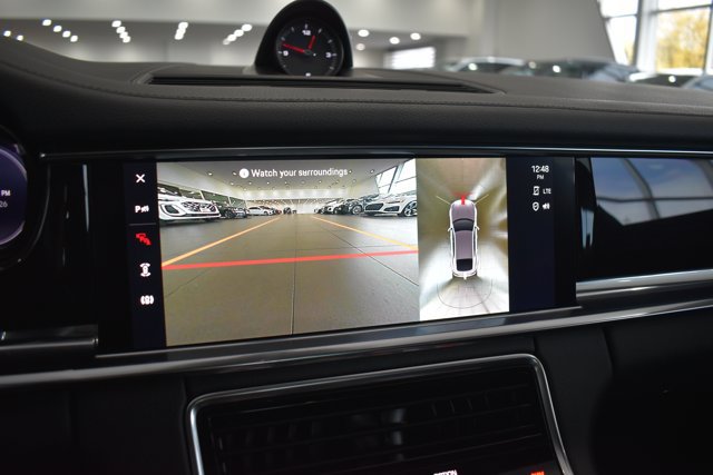 Used 2022 Porsche Panamera RWD image 18