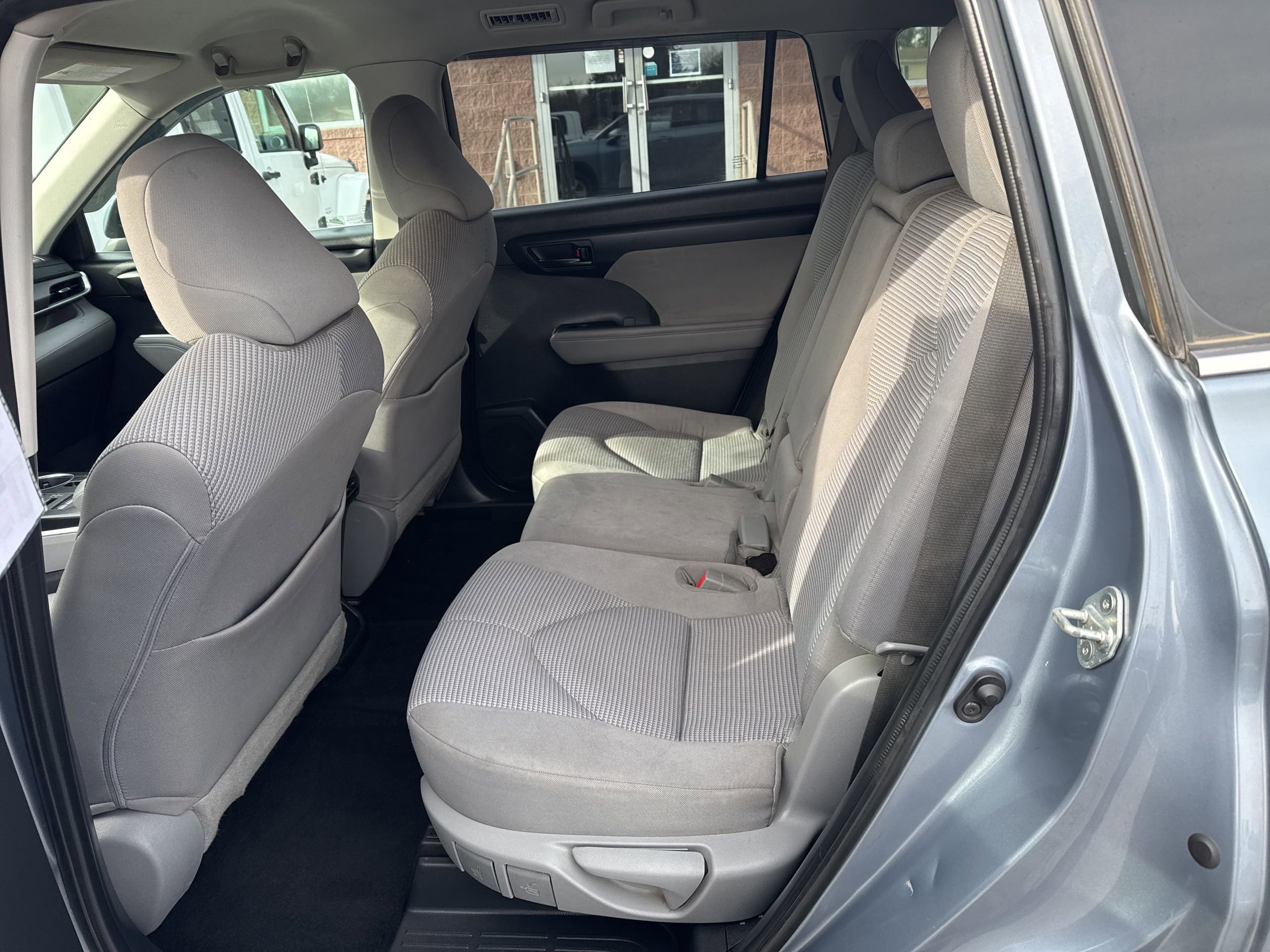 Used 2021 Toyota Highlander LE AWD/4WD image 13