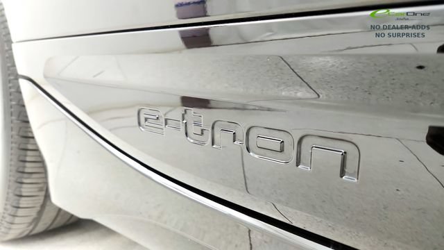 Used 2025 Audi A6 e-tron Premium Plus w/ Premium Plus RWD image 33