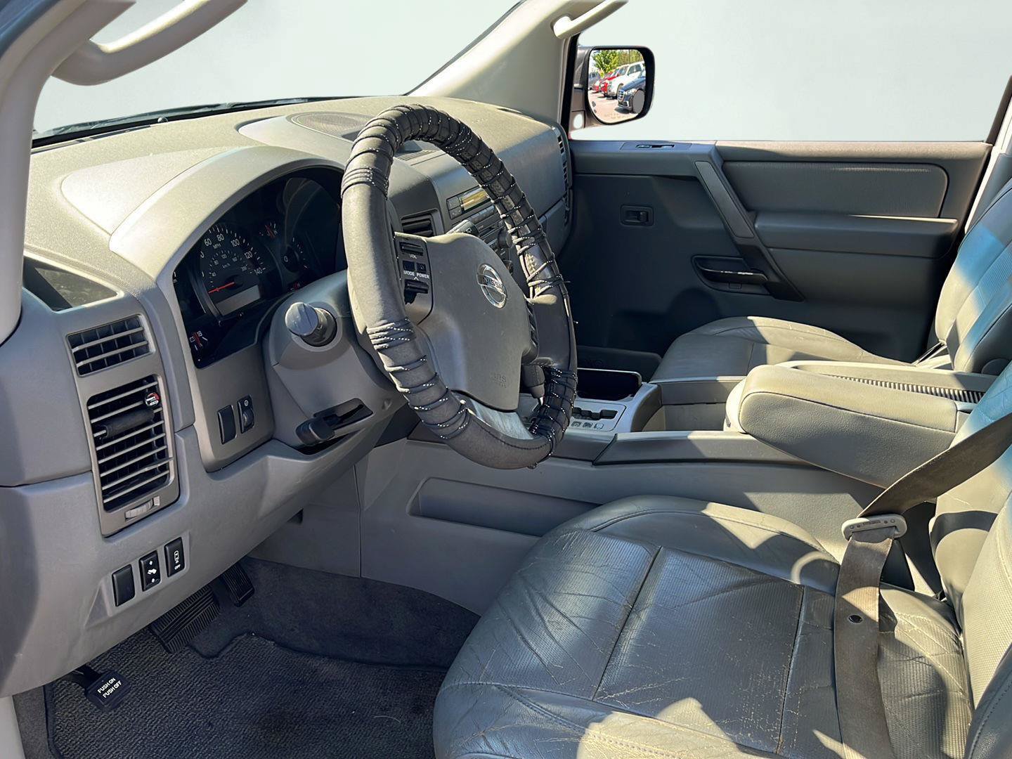 Used 2004 Nissan Armada SE w/ (LTH) Leather Pkg AWD/4WD image 10