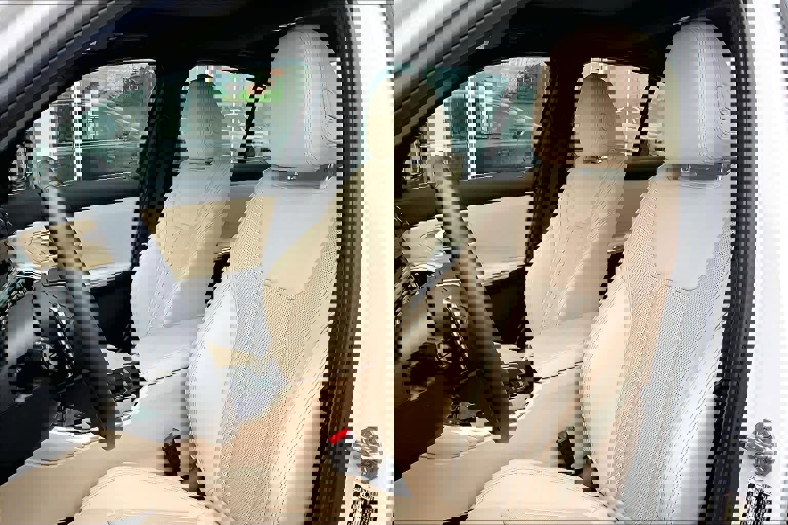 Certified 2024 BMW 330i Sedan w/ Premium Package image 7