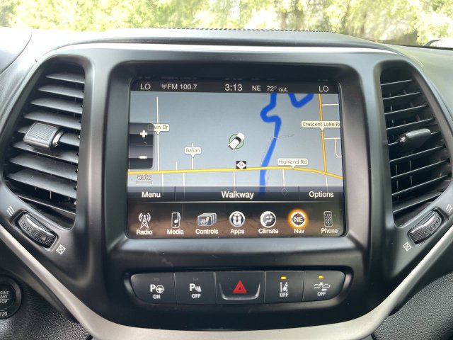 Used 2017 Jeep Cherokee Overland w/ Technology Group FWD image 15