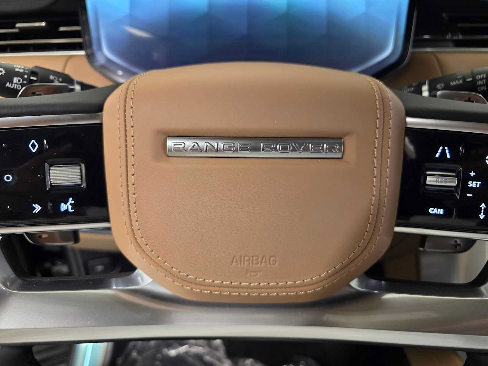 New 2026 Land Rover Range Rover Long Wheelbase SE AWD/4WD image 26