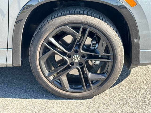 Used 2025 Volkswagen Tiguan SE R-Line AWD/4WD image 11