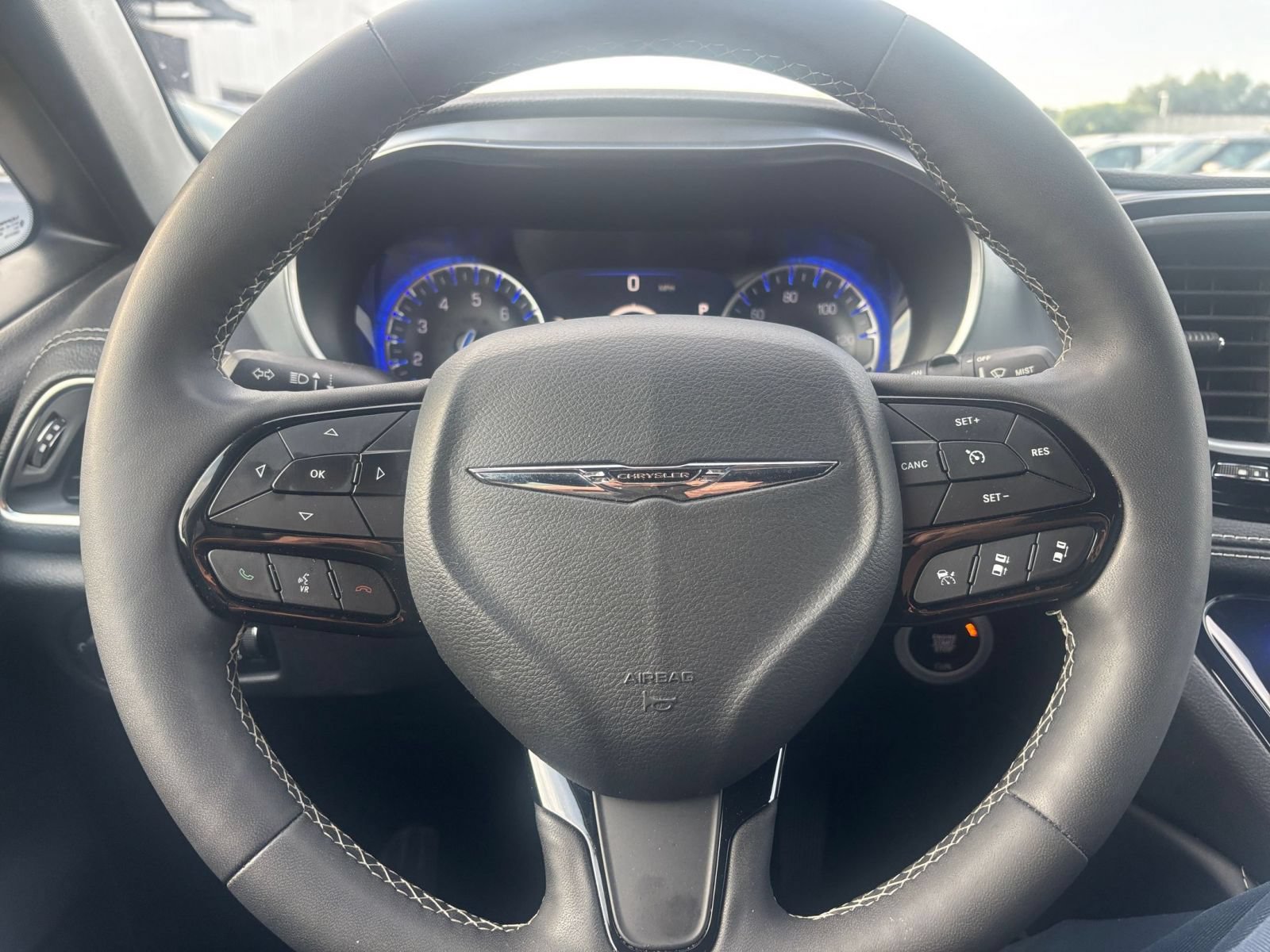 Used 2025 Chrysler Pacifica Limited FWD image 30