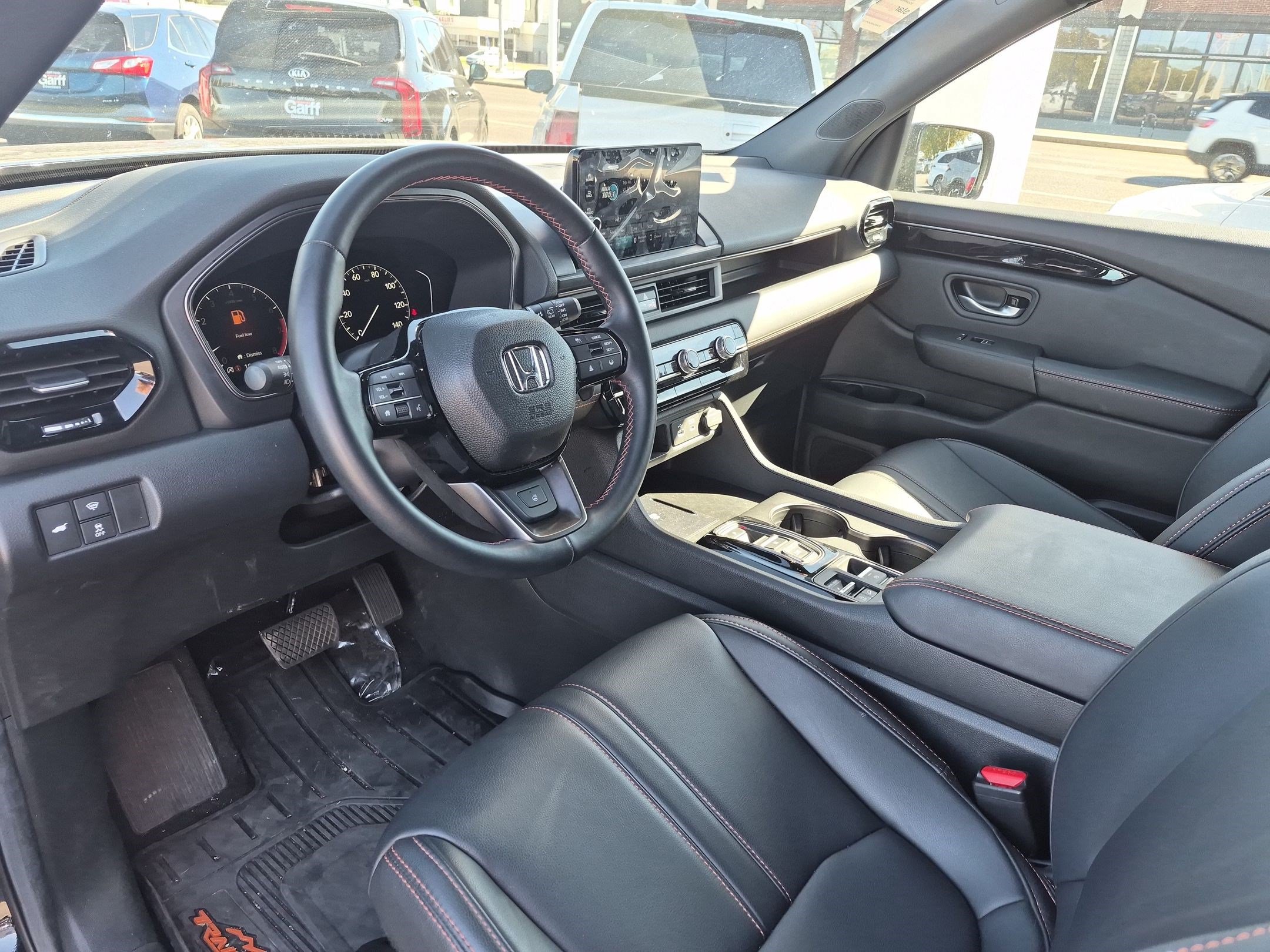 Used 2025 Honda Pilot TrailSport image 16