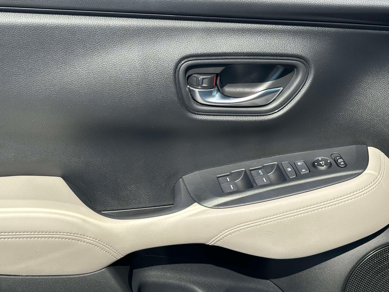 Used 2023 Honda HR-V LX image 19
