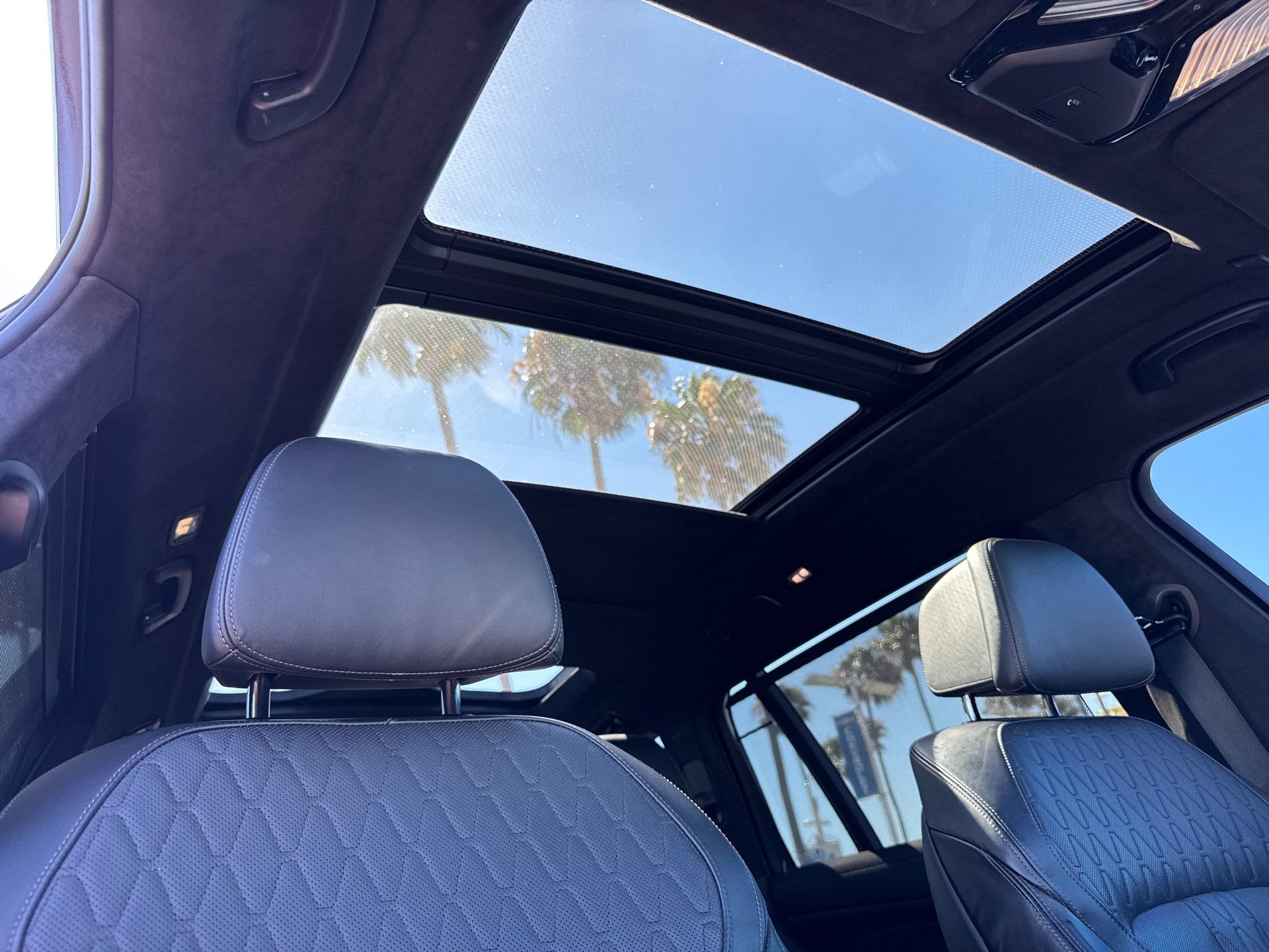 Used 2022 BMW X7 xDrive40i w/ M Sport Package AWD/4WD image 13
