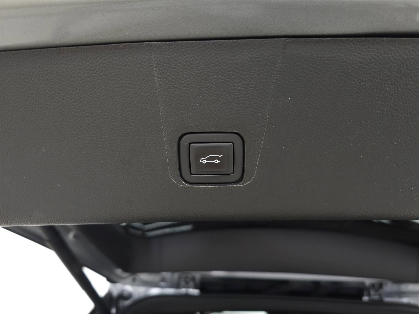 Used 2023 Chevrolet Traverse High Country w/ LPO, Floor Liner Package AWD/4WD image 9