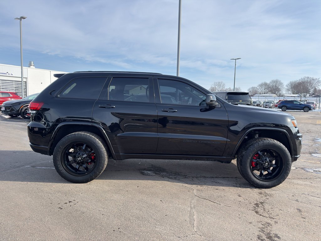 Used 2019 Jeep Grand Cherokee Altitude image 4