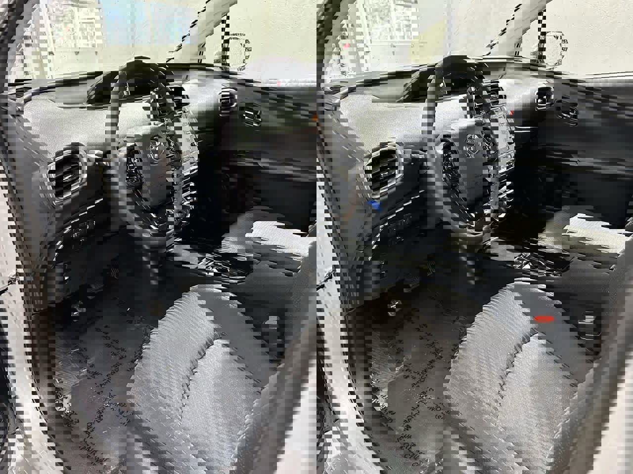 Used 2022 Toyota Prius Prime LE image 9