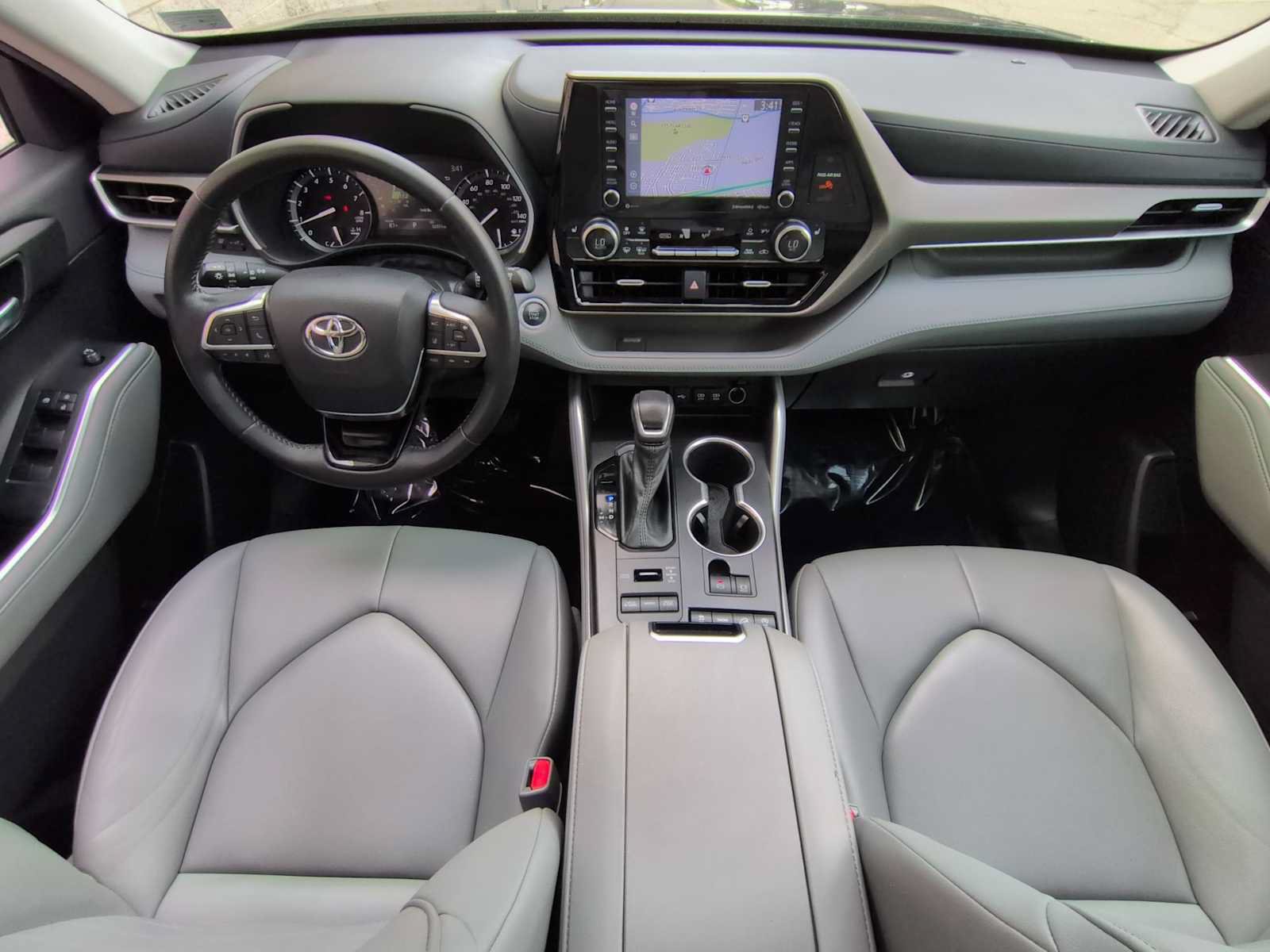 Used 2021 Toyota Highlander XLE AWD/4WD image 16