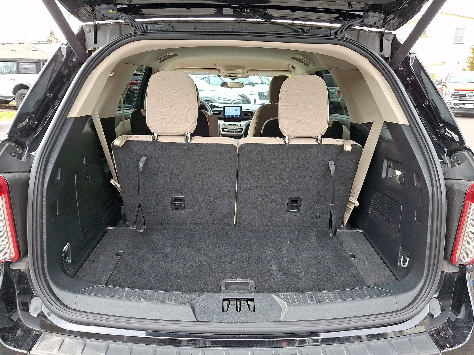 Used 2023 Ford Explorer XLT w/ Class IV Trailer Tow Package image 29