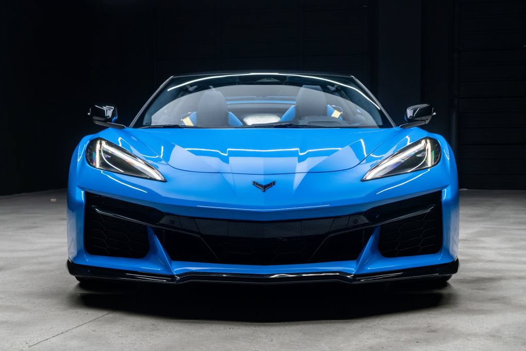 Used 2025 Chevrolet Corvette Z06 RWD image 4