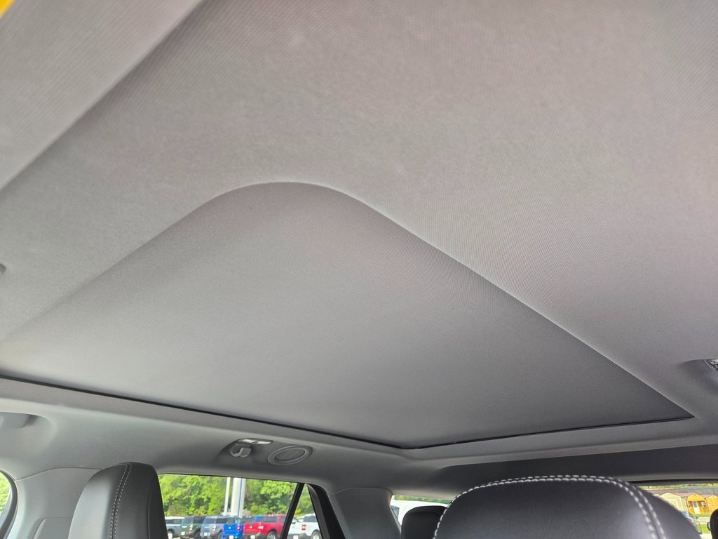 Used 2022 Ford Explorer XLT w/ Equipment Group 202A image 11