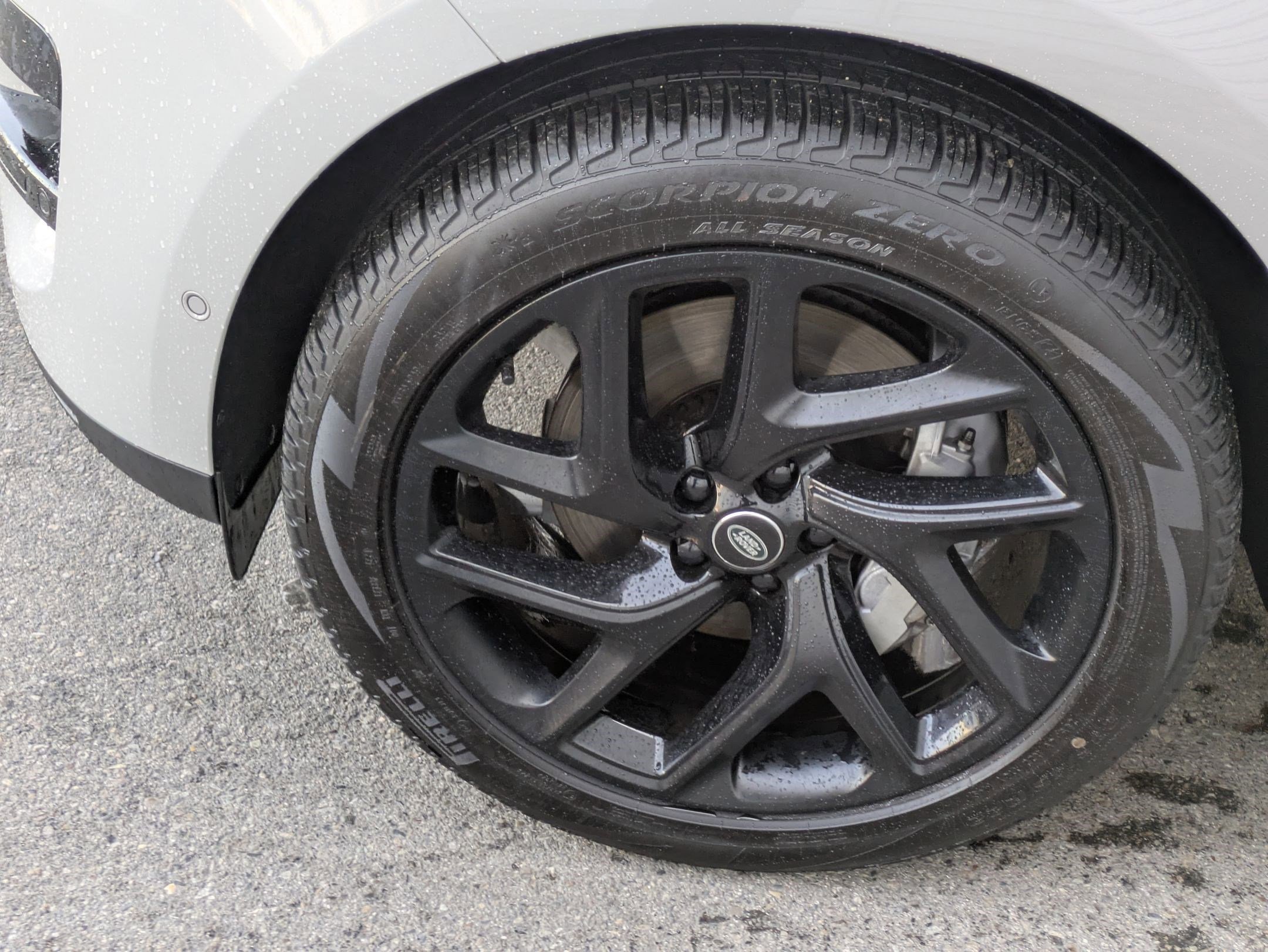 Used 2025 Land Rover Range Rover Sport SE image 13