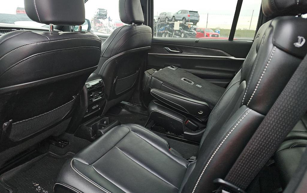 Used 2024 Jeep Grand Cherokee L Limited w/ Luxury Tech Group II image 11