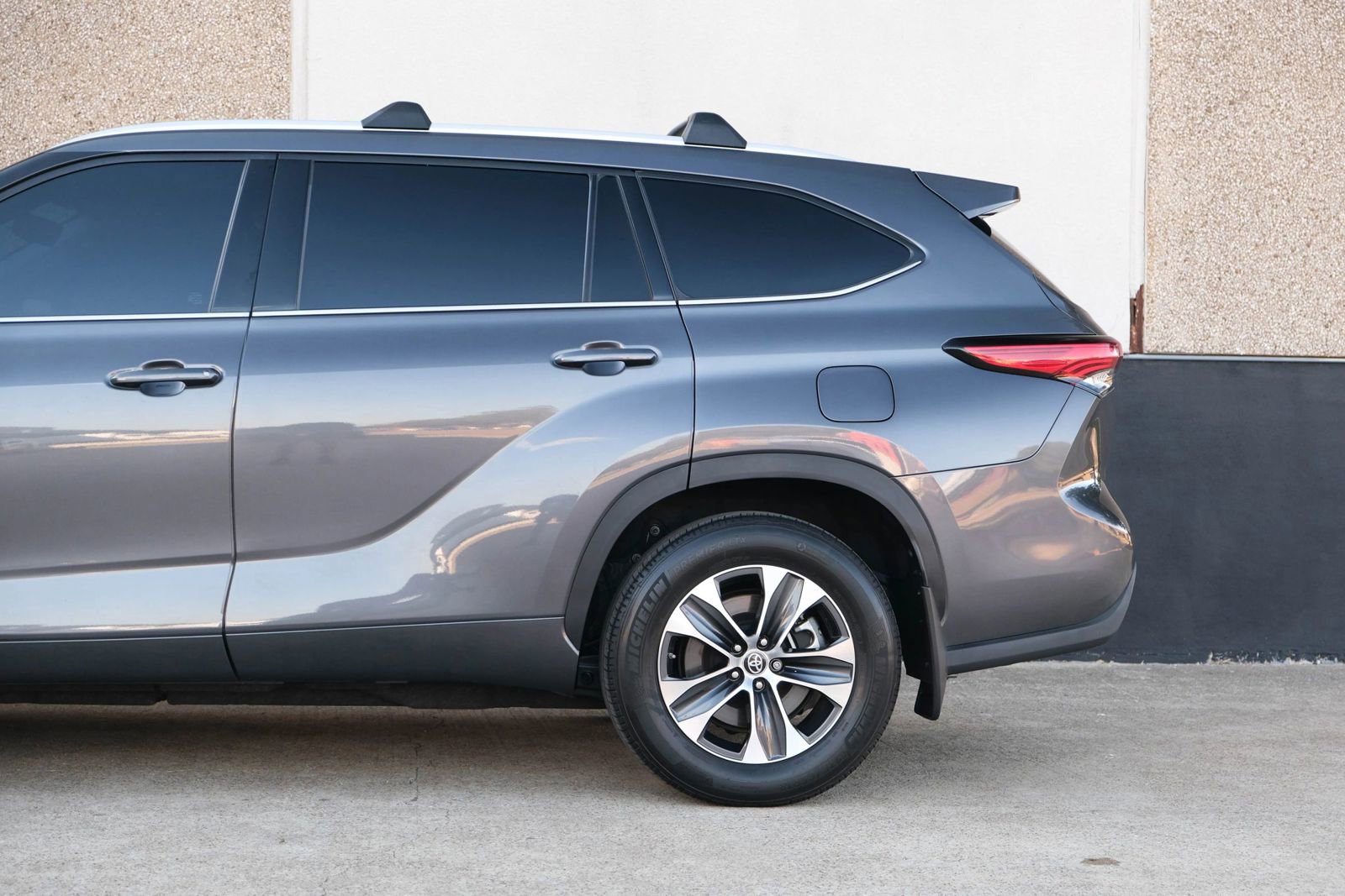 Used 2022 Toyota Highlander XLE image 8