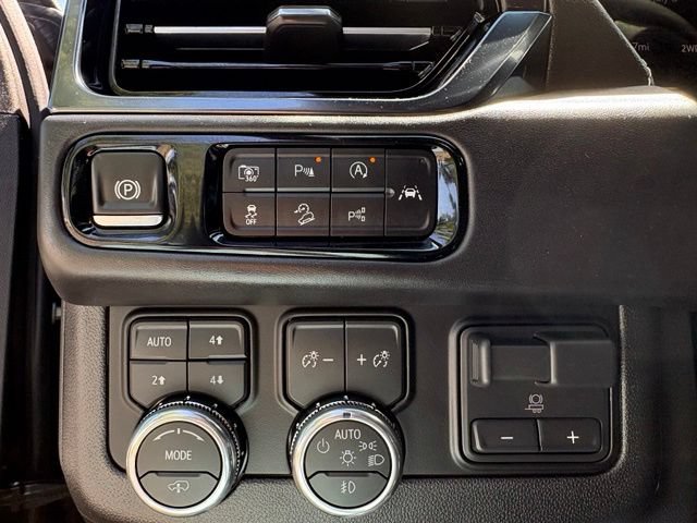 Used 2025 GMC Yukon AT4 Ultimate w/ LPO, AT4 Appearance Package AWD/4WD image 27