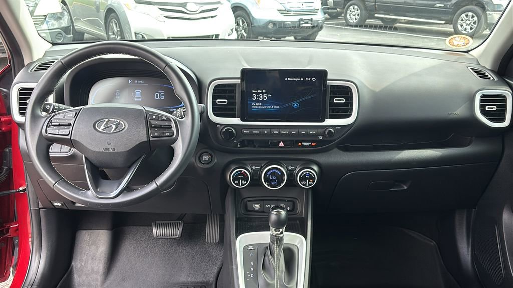 Used 2023 Hyundai Venue Limited FWD image 12