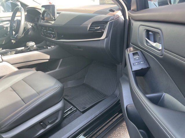 Used 2023 Nissan Rogue SL w/ SL Premium Package image 20