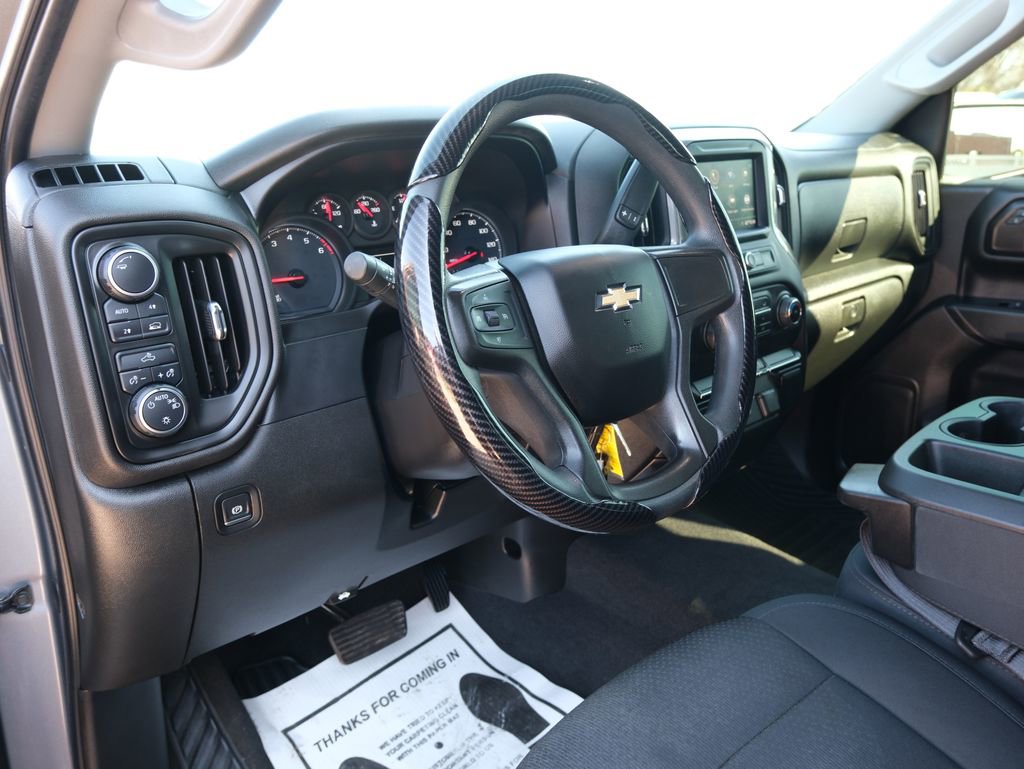 Used 2020 Chevrolet Silverado 1500 Custom w/ Custom Value Package image 3