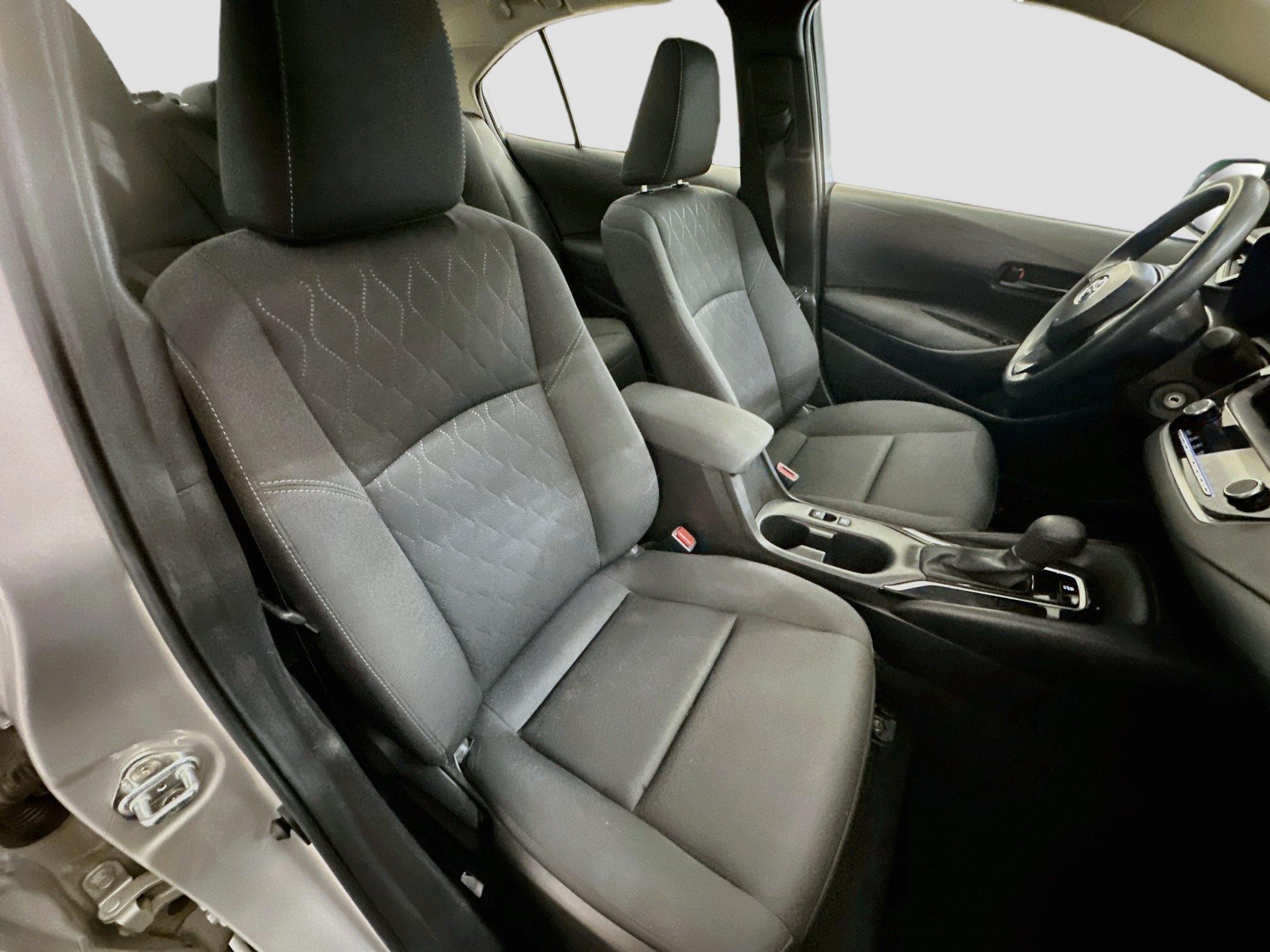 Used 2025 Toyota Corolla LE FWD image 32