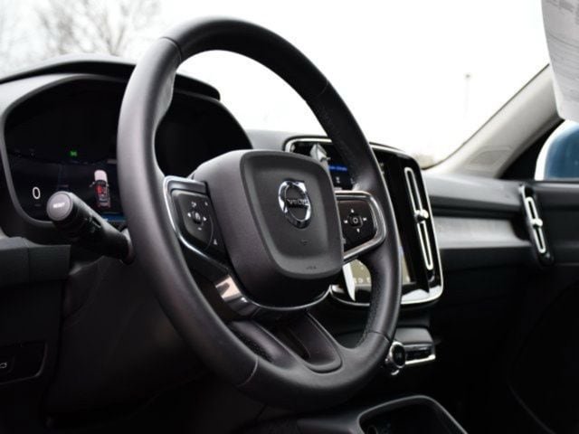 Certified 2025 Volvo XC40 B5 Core AWD/4WD image 11