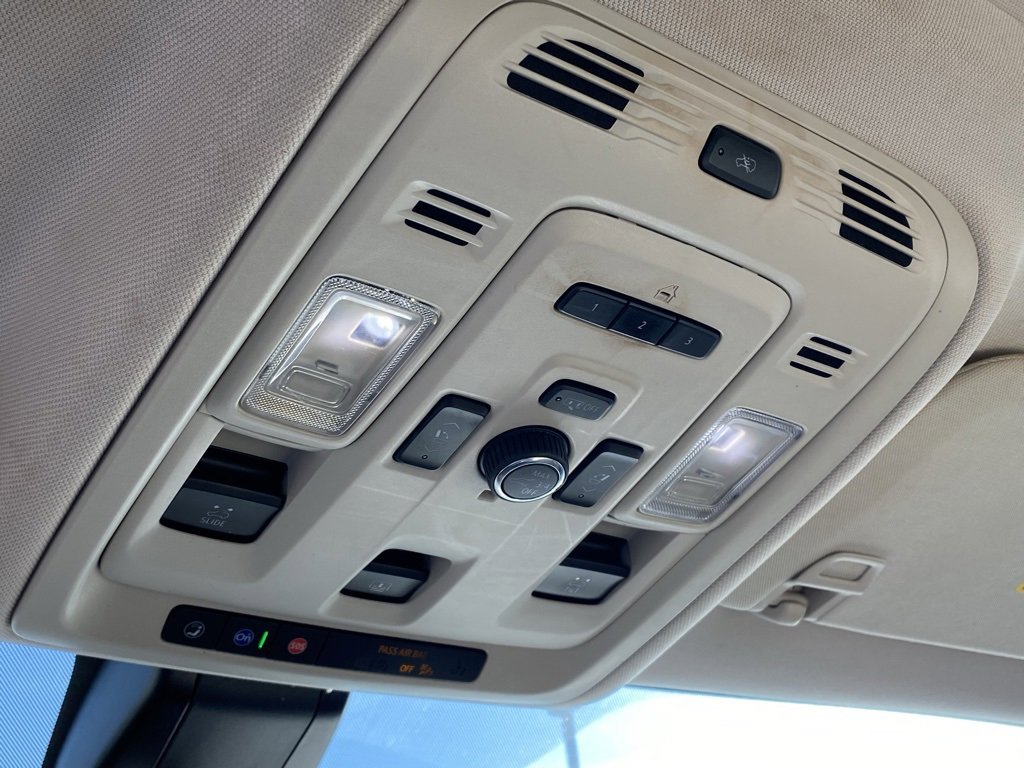 Used 2021 GMC Yukon Denali w/ Advanced Technology Package image 19