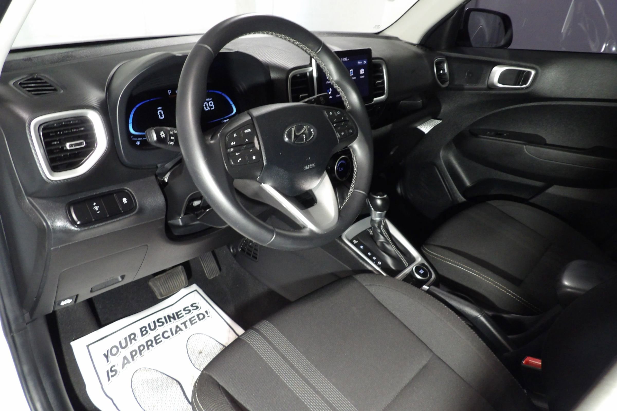 Used 2024 Hyundai Venue SEL image 10