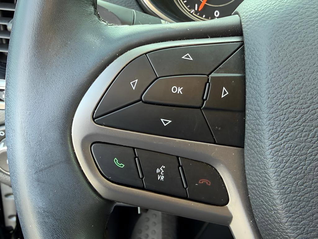 Used 2020 Jeep Cherokee Limited FWD image 16