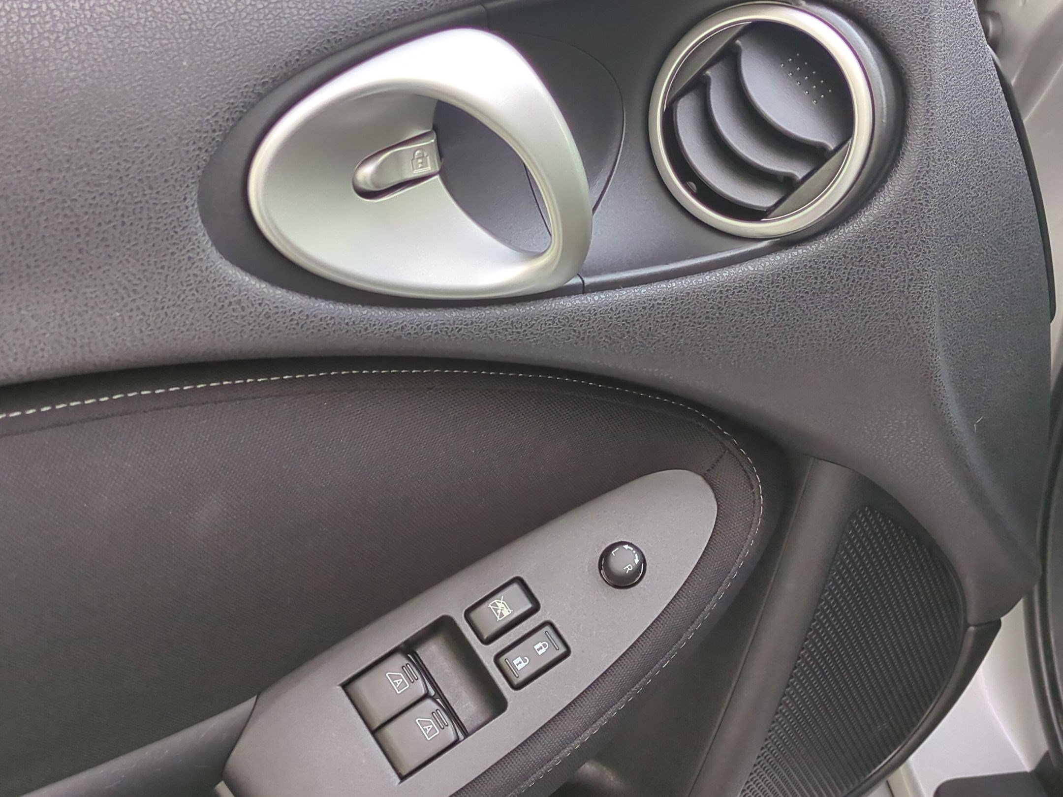 Used 2011 Nissan 370Z Coupe w/ Sport Pkg RWD image 15