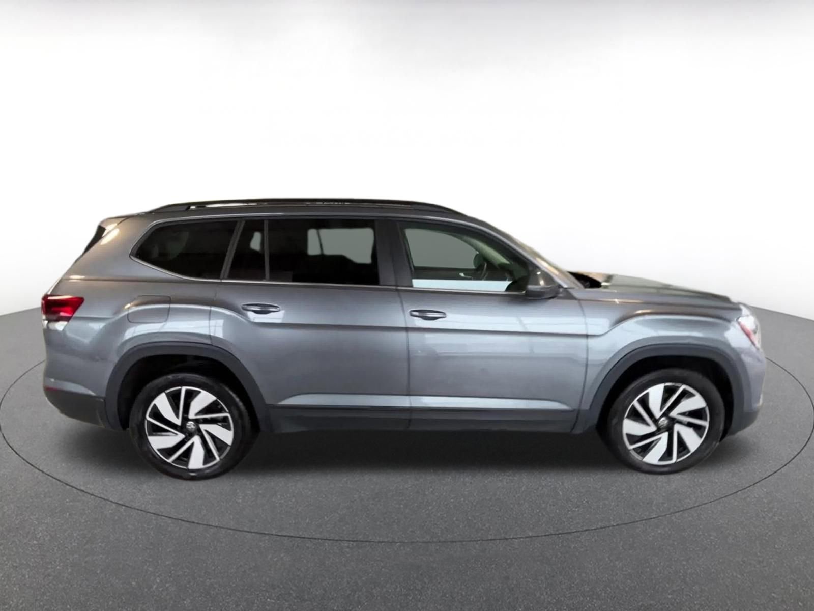 Used 2025 Volkswagen Atlas SE image 16