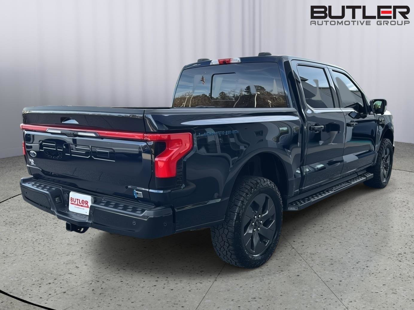 Used 2023 Ford F150 Lightning Lariat image 5