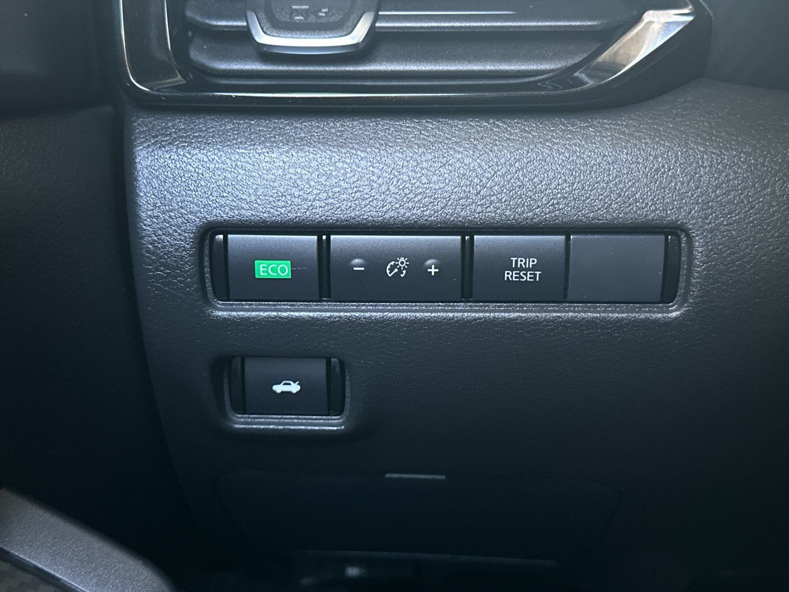 Used 2025 Nissan Sentra SV FWD image 25