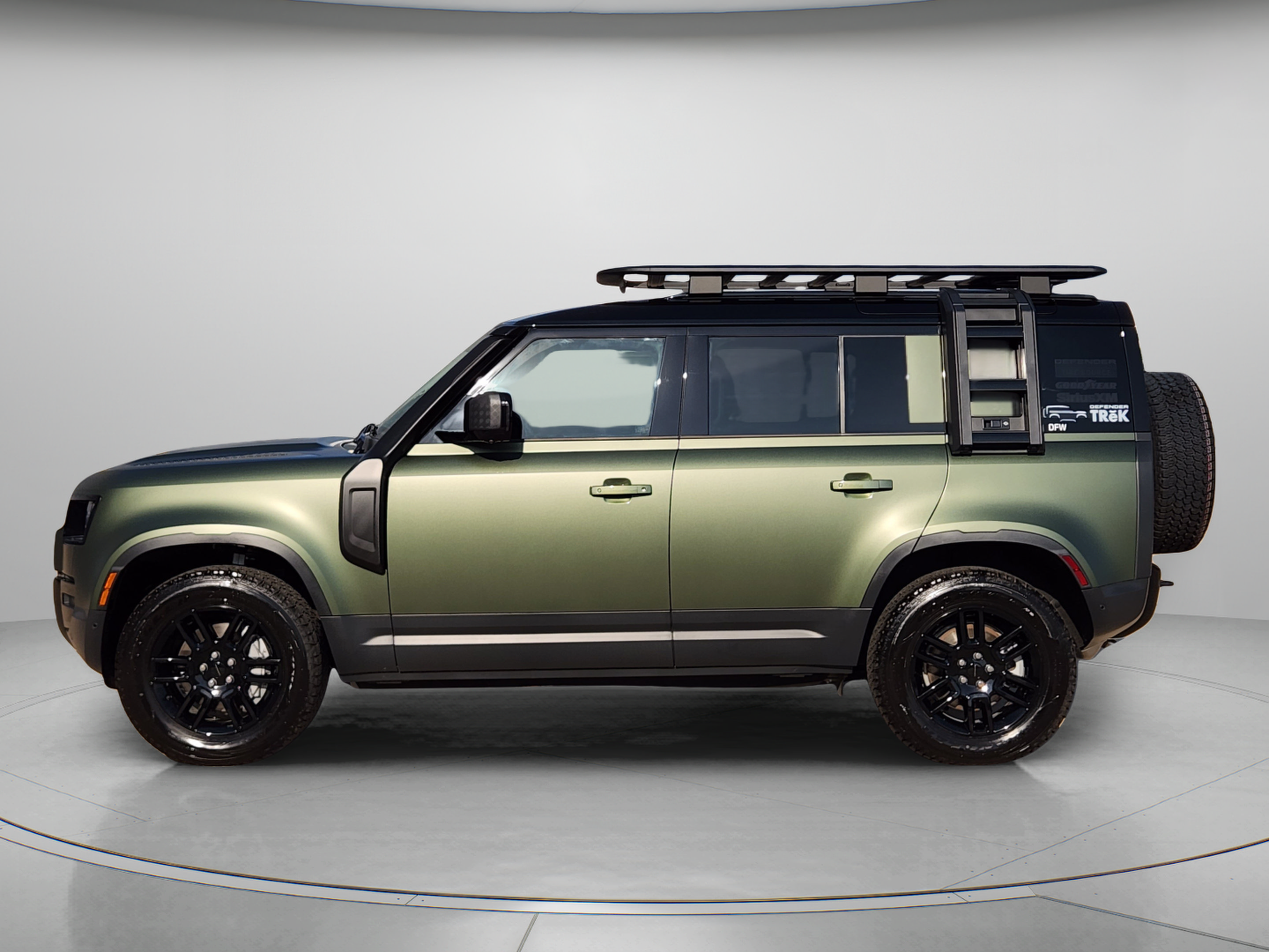 New 2026 Land Rover Defender 110 S AWD/4WD image 2