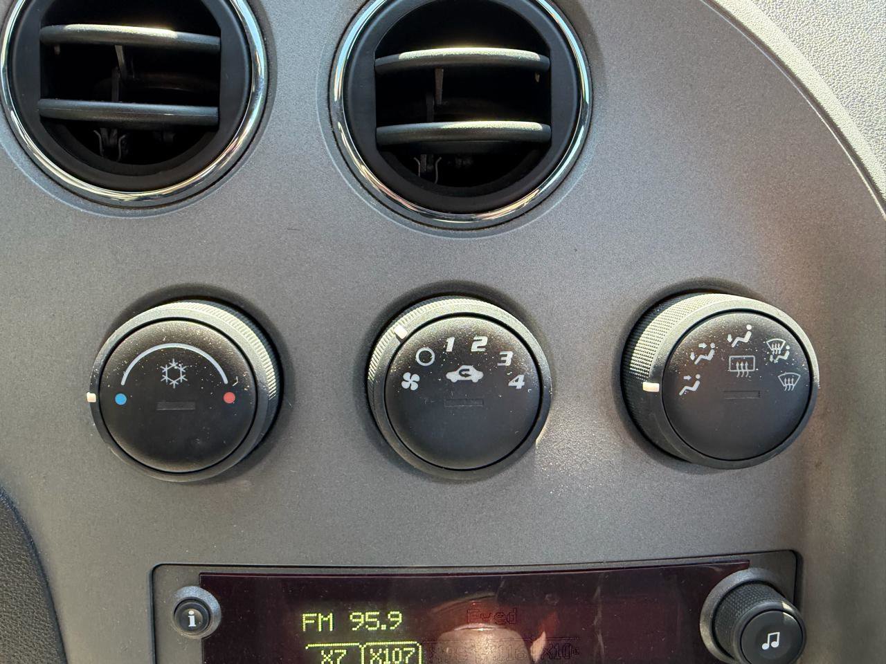 Used 2008 Pontiac Solstice Convertible w/ Preferred Package RWD image 25