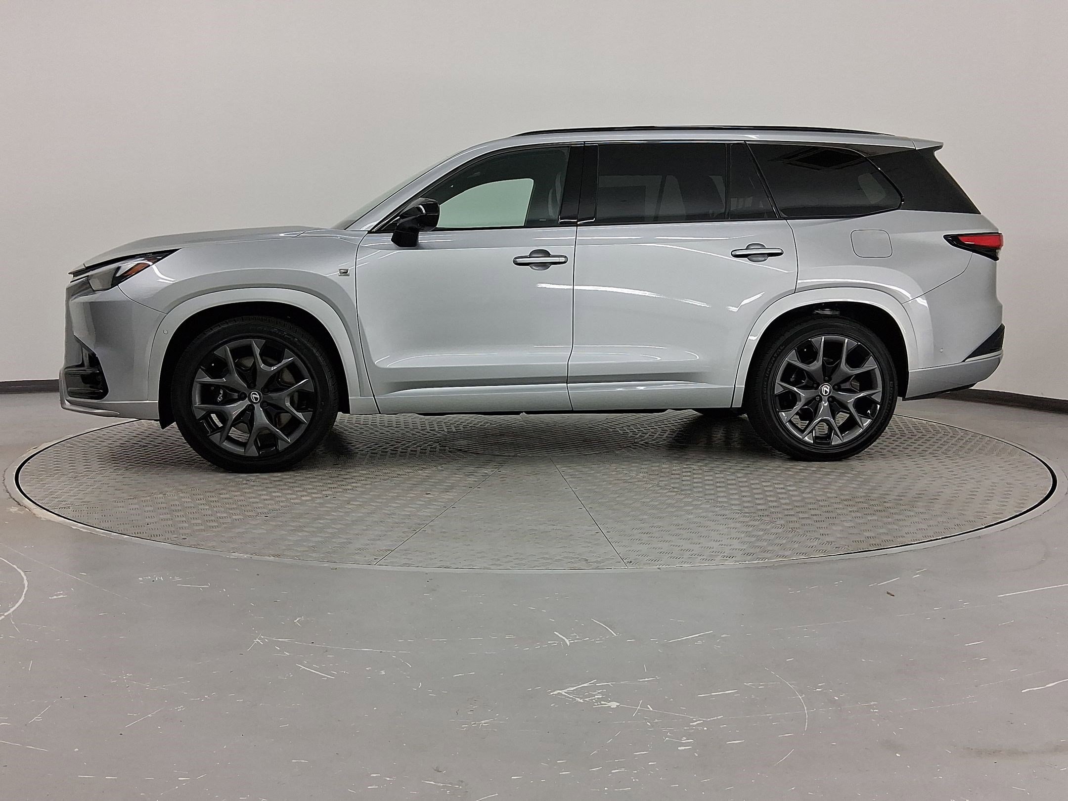 New 2026 Lexus TX 500h AWD image 2