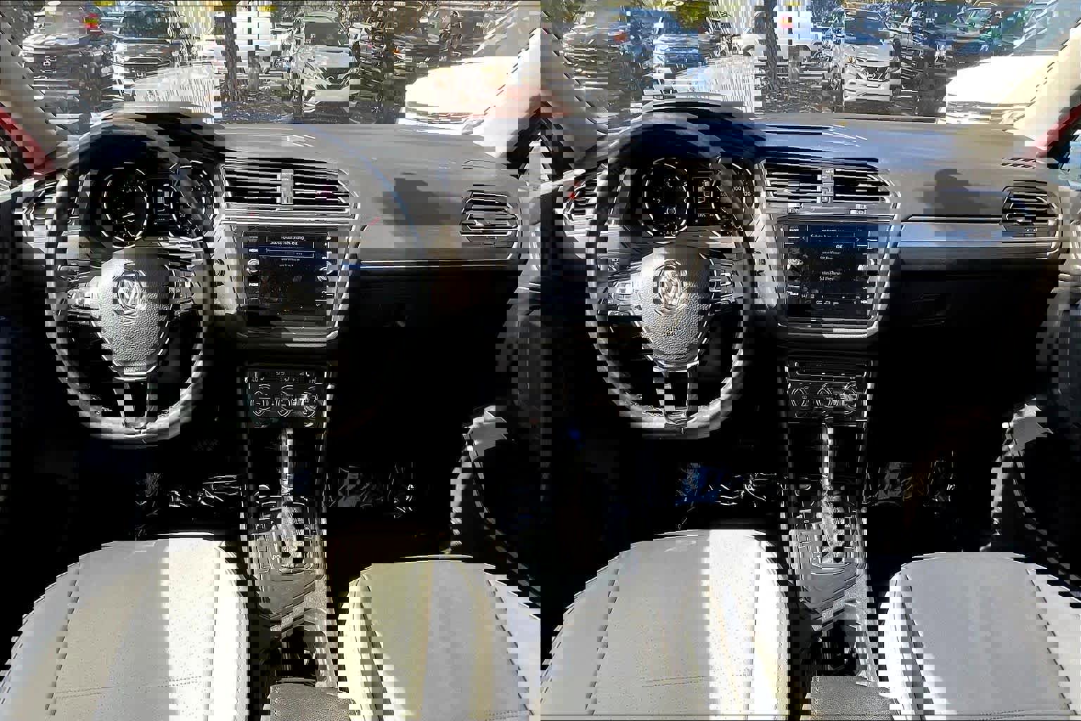 Used 2019 Volkswagen Tiguan SE w/ Panoramic Sunroof Package image 14